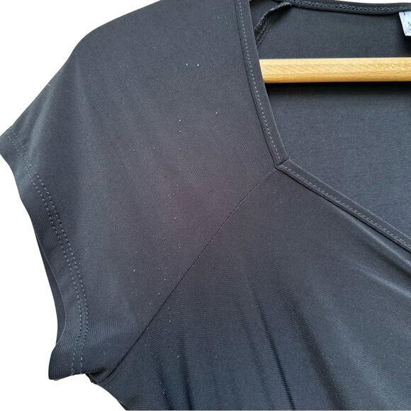 Motherhood Maternity Black with Red White Floral Pattern Short Sleeve Top M - Picture 5 of 5